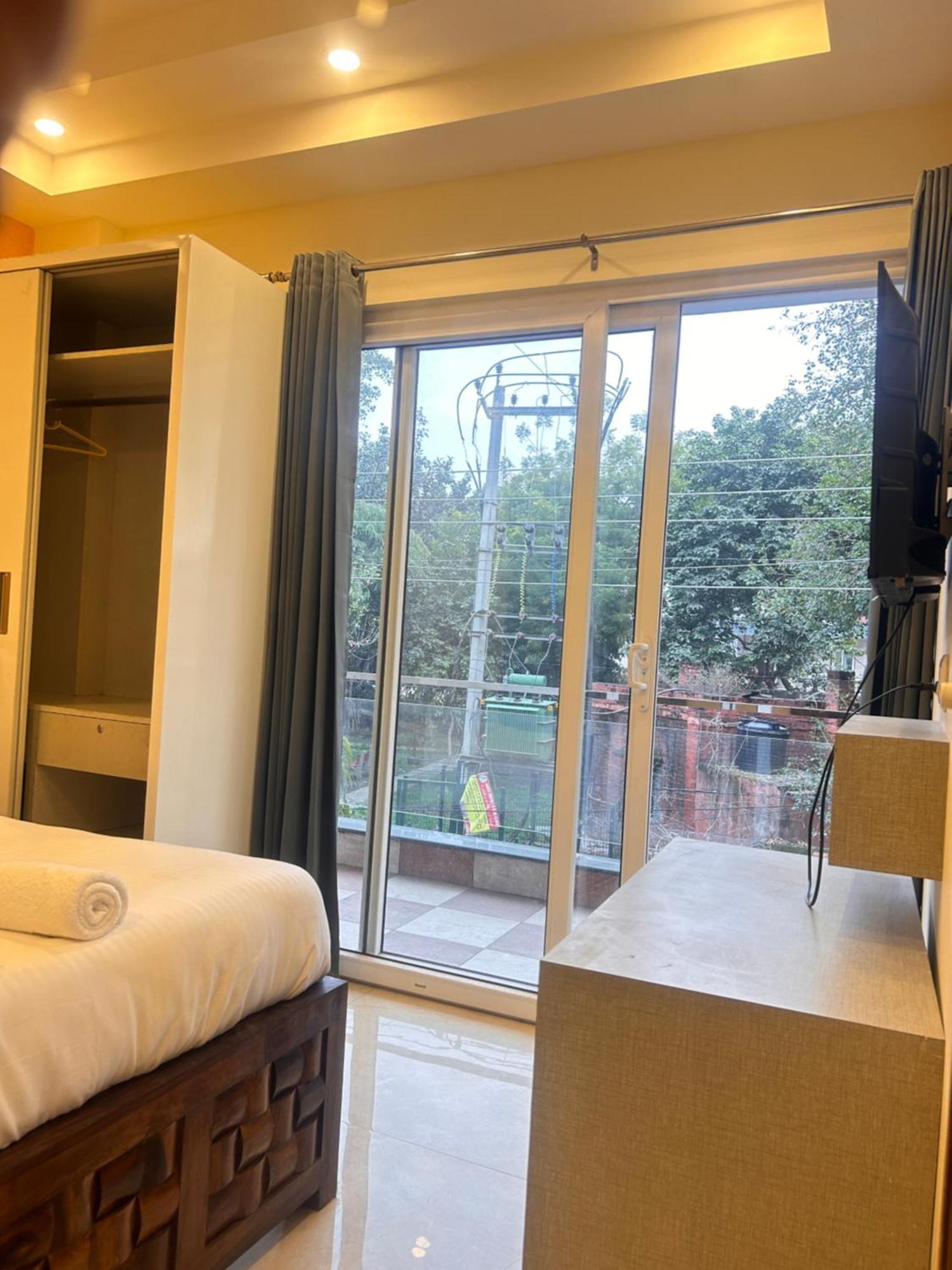 Lime Tree Service Apartment - Medanta Medicity, グルガウン エクステリア 写真